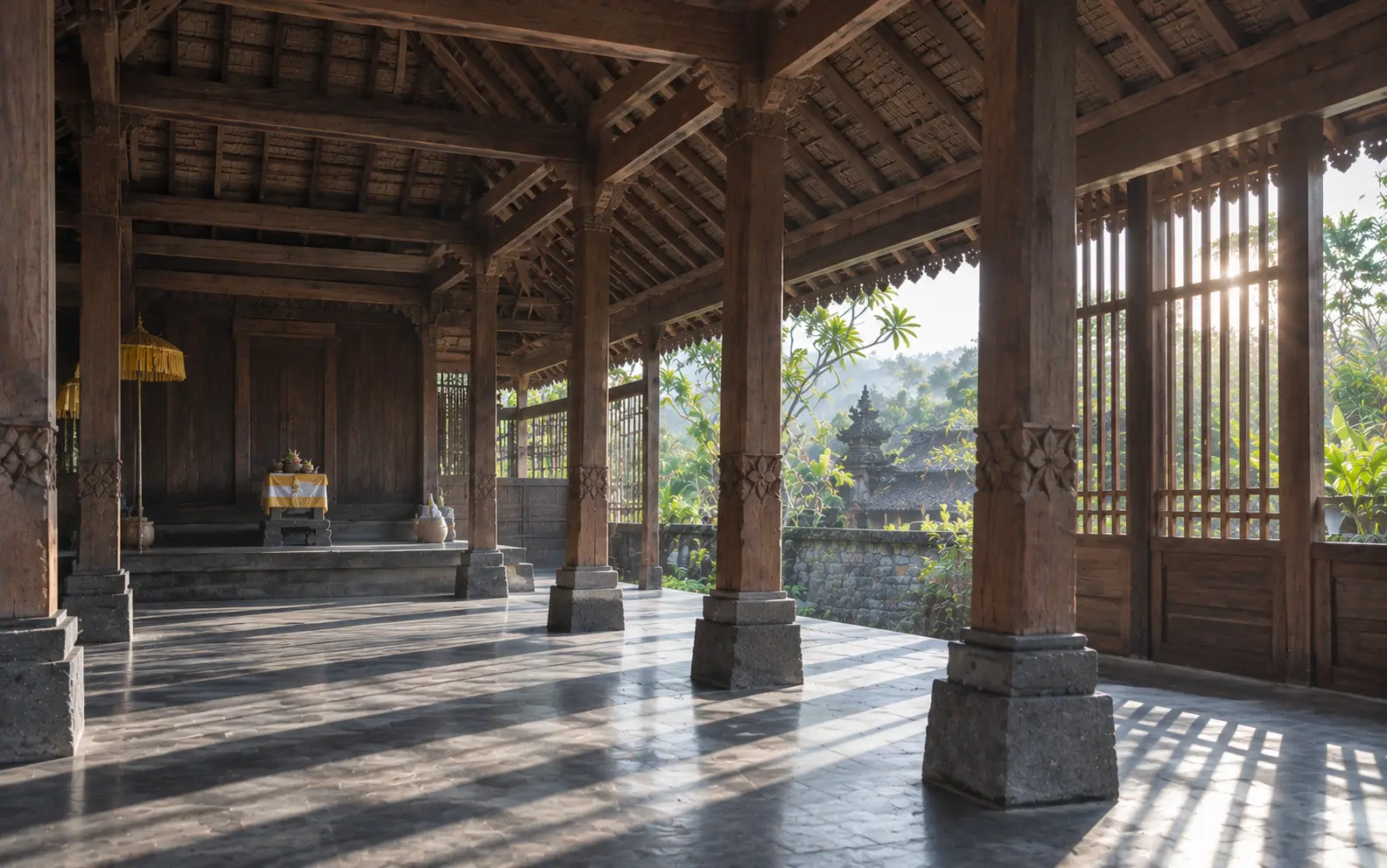 Cahaya matahari pagi menyinari struktur kayu bale tradisional Bali dari arah timur